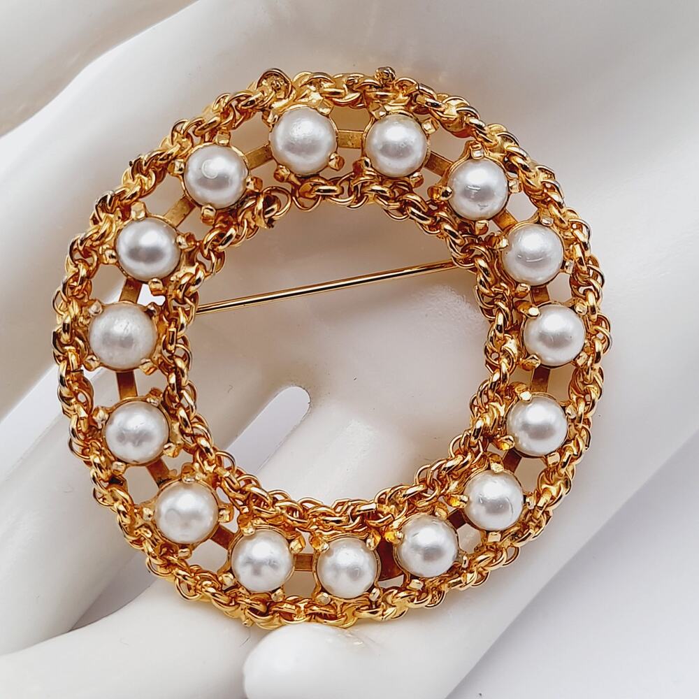 Vintage Hobe Faux Pearl Wreath Brooch Gold Tone Signed 2 Inch